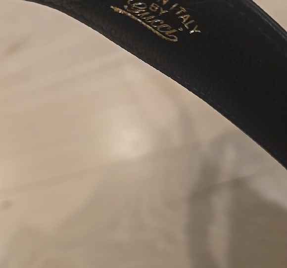 Gucci Aphrodite Leather Black and Gold Shoulder Bag - Picture 2 of 4